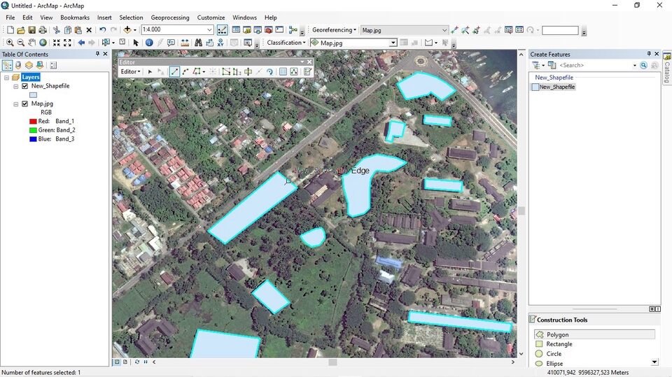 Tampilan perangkat lunak pemetaan Tiga Dimensi di komputer, memperlihatkan proses rendering data geospasial menjadi model 3D.